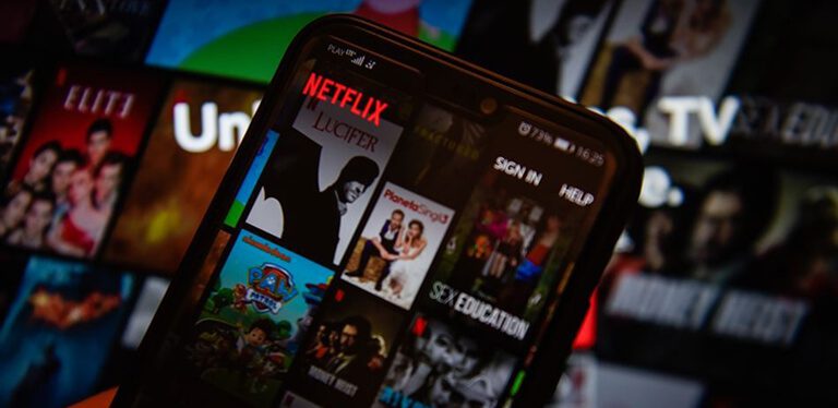 Netflix hacks your attention. How?